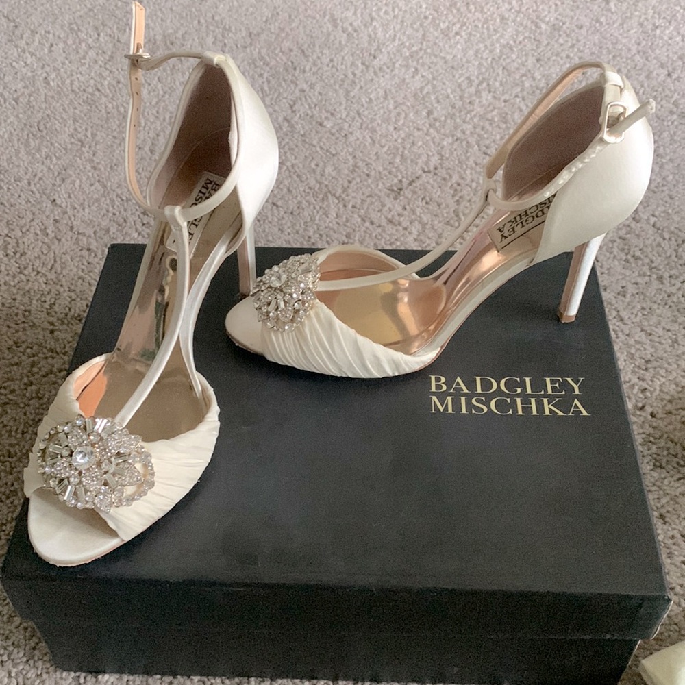 Badgley Mischka darling heel